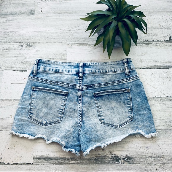 No Boundaries cutoffs size 7 - Picture 2 of 2